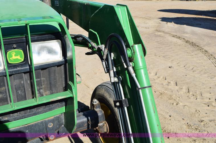 image for item BA9897 2003 John Deere 5220 tractor