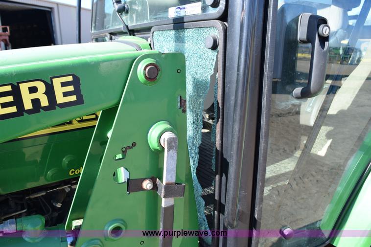 image for item BA9897 2003 John Deere 5220 tractor