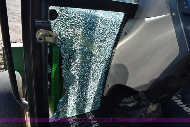 image for item BA9897 2003 John Deere 5220 tractor