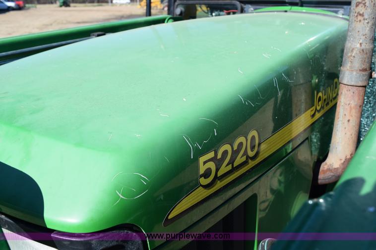 image for item BA9897 2003 John Deere 5220 tractor