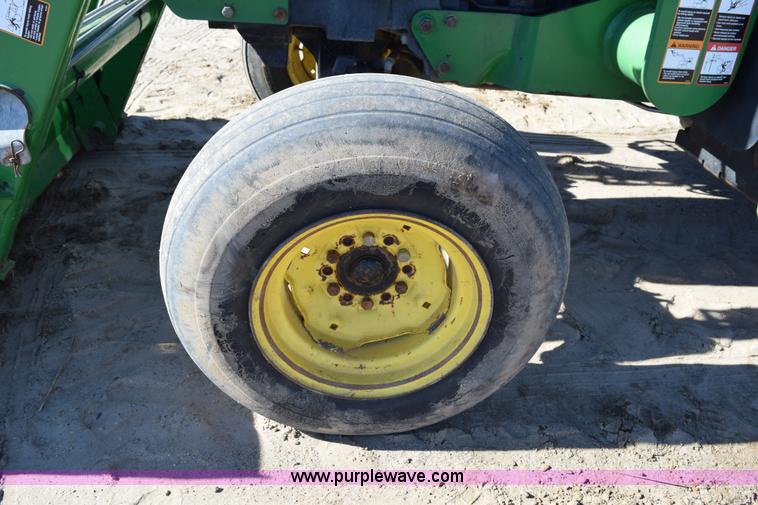 image for item BA9897 2003 John Deere 5220 tractor