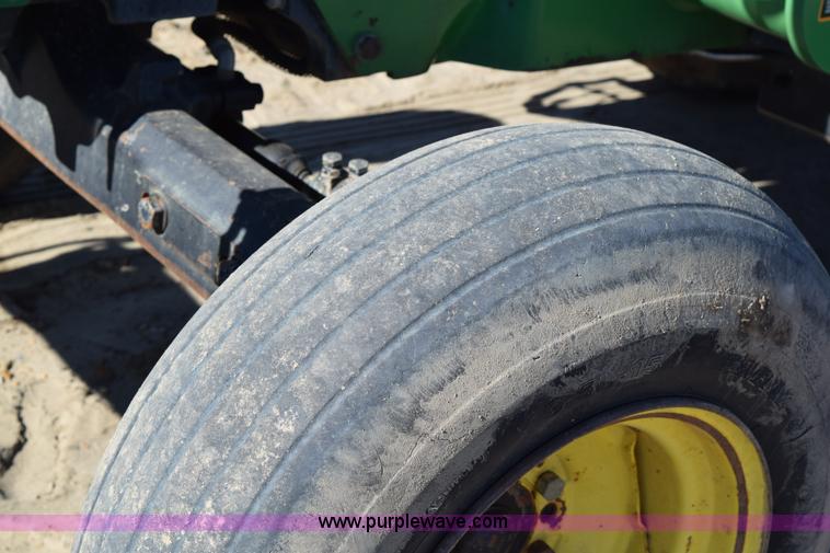 image for item BA9897 2003 John Deere 5220 tractor