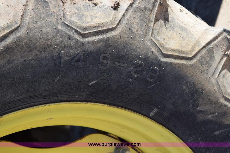 image for item BA9897 2003 John Deere 5220 tractor