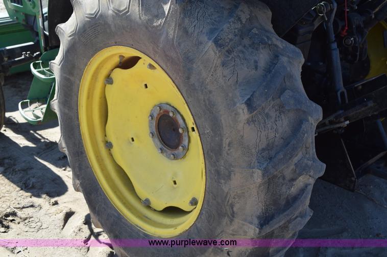 image for item BA9897 2003 John Deere 5220 tractor