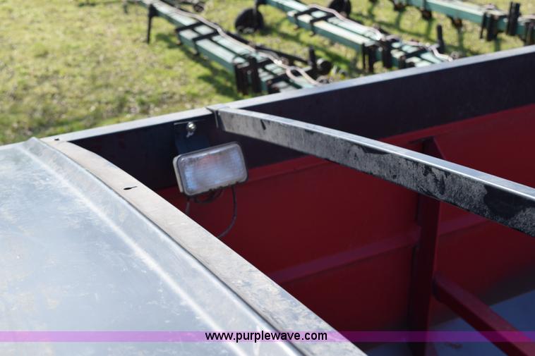 image for item BA9900 2012 Brent 782 grain cart