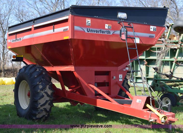 image for item BA9901 2013 Unverferth 6225 grain cart