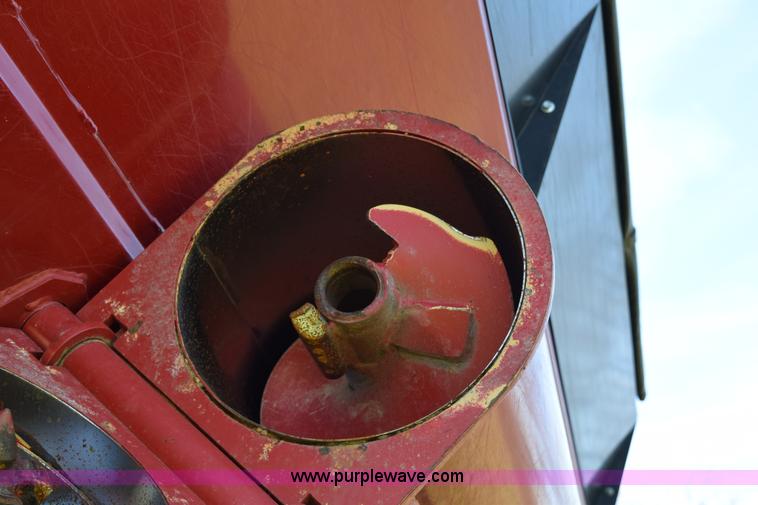 image for item BA9901 2013 Unverferth 6225 grain cart