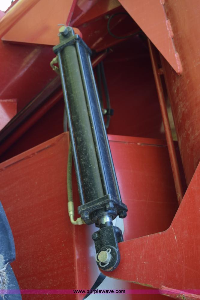 image for item BA9901 2013 Unverferth 6225 grain cart