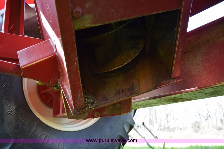 image for item BA9901 2013 Unverferth 6225 grain cart