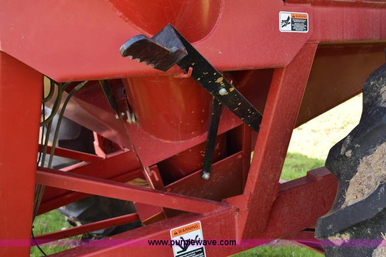 image for item BA9901 2013 Unverferth 6225 grain cart