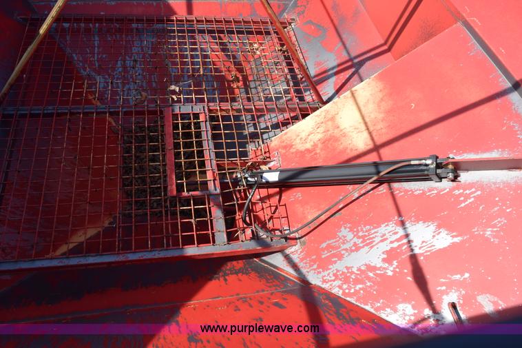 image for item BA9901 2013 Unverferth 6225 grain cart