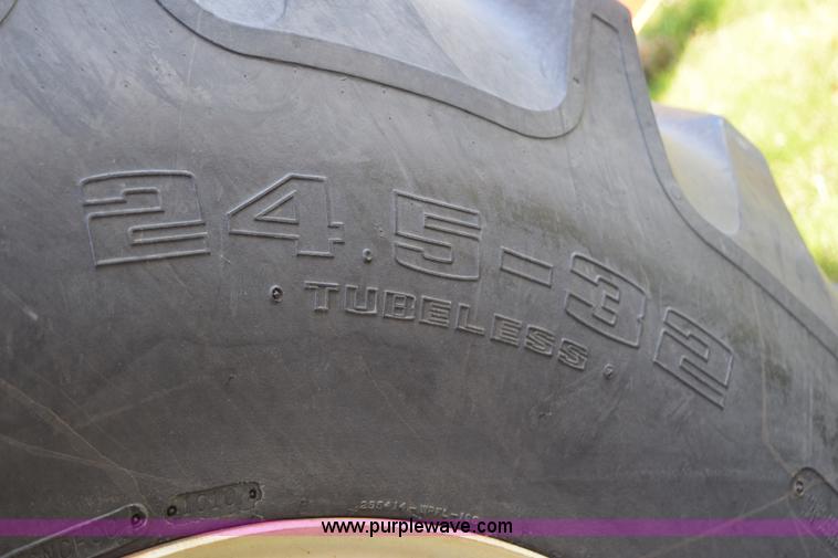 image for item BA9901 2013 Unverferth 6225 grain cart