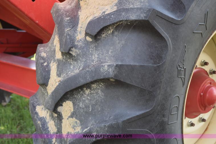 image for item BA9901 2013 Unverferth 6225 grain cart