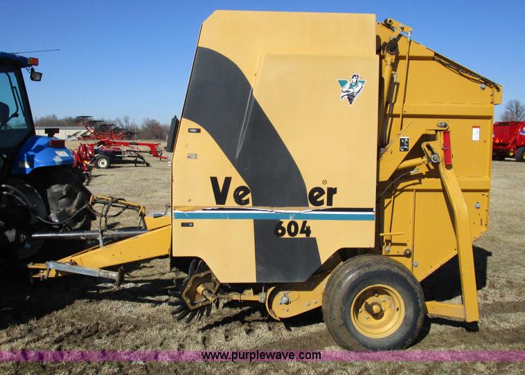 image for item D2309 1996 Vermeer 604L round baler