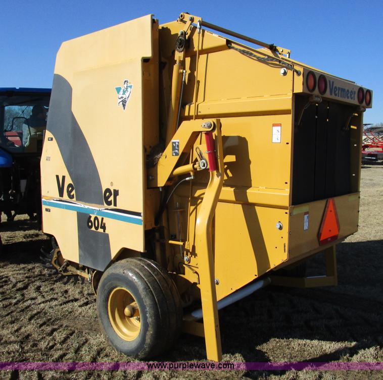 image for item D2309 1996 Vermeer 604L round baler