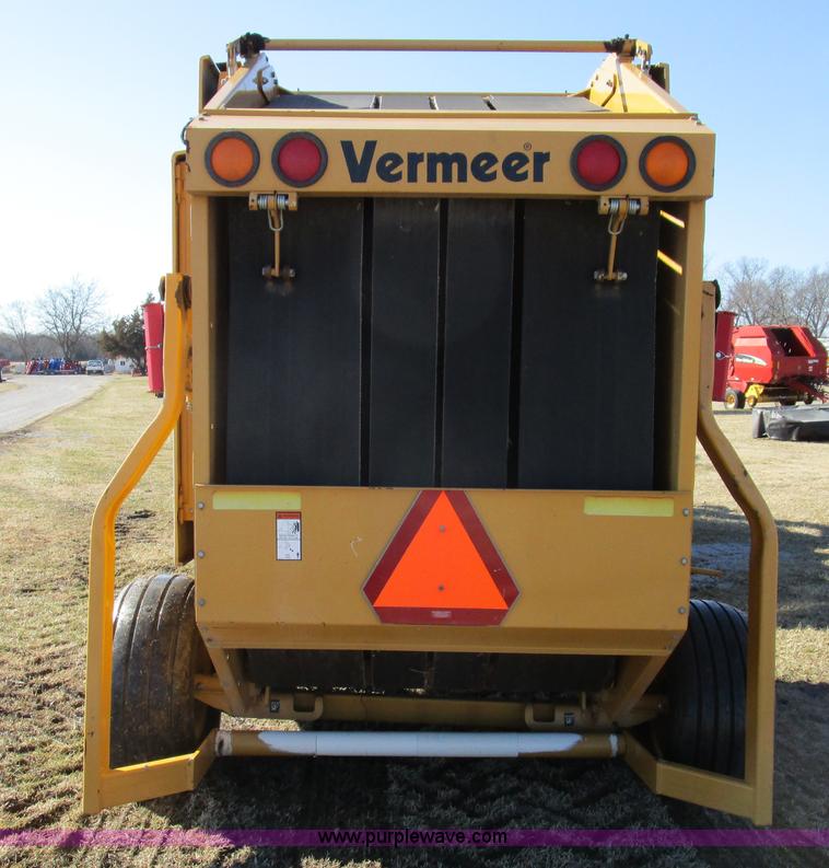 image for item D2309 1996 Vermeer 604L round baler