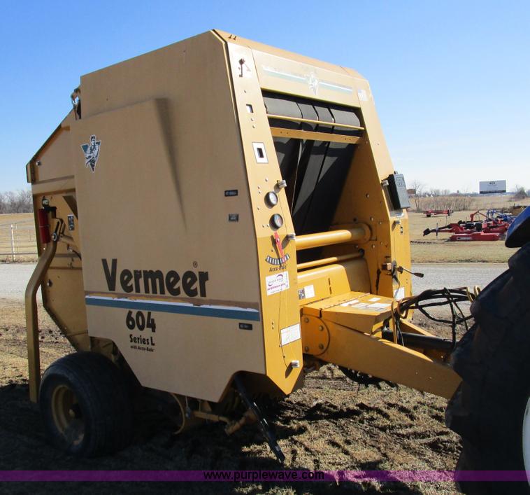 image for item D2309 1996 Vermeer 604L round baler