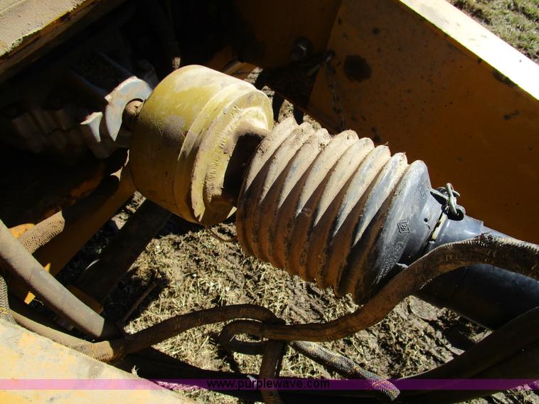 image for item D2309 1996 Vermeer 604L round baler