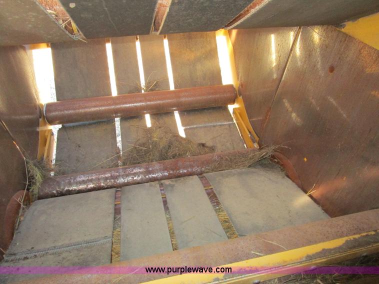 image for item D2309 1996 Vermeer 604L round baler