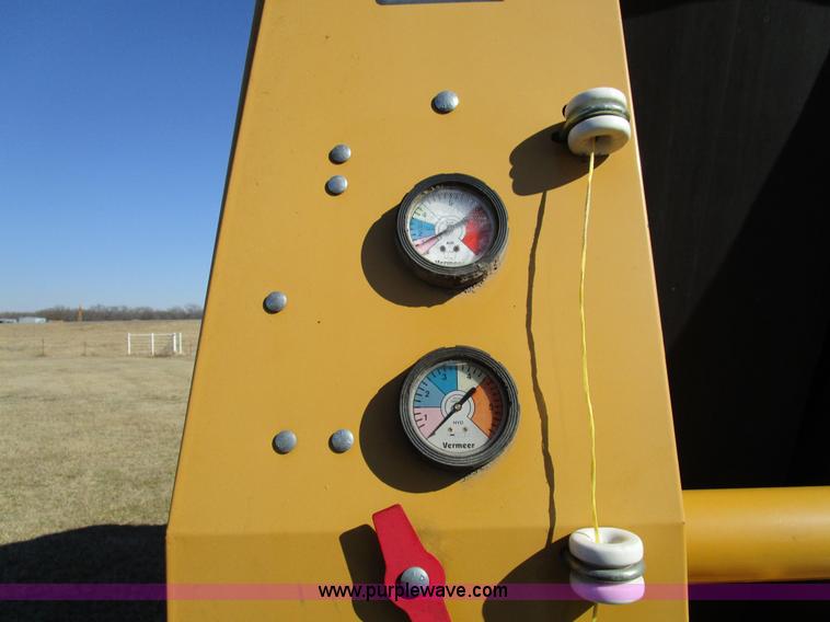 image for item D2309 1996 Vermeer 604L round baler