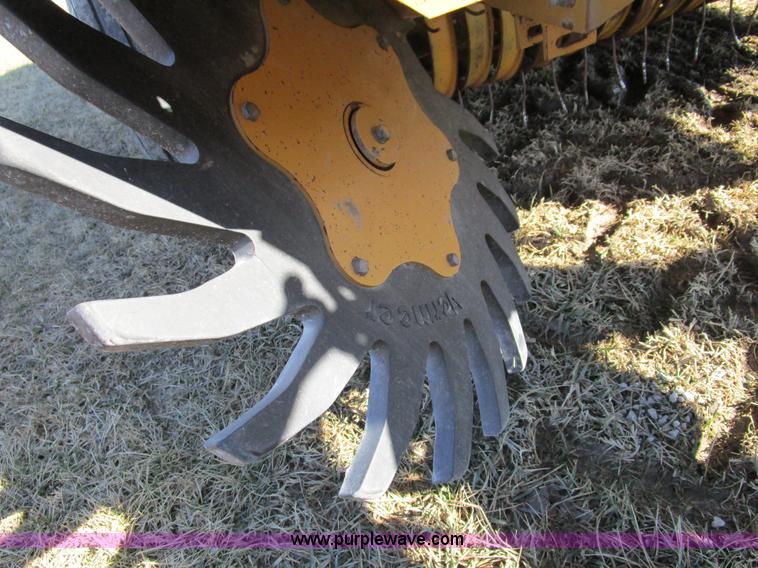 image for item D2309 1996 Vermeer 604L round baler