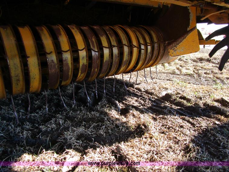 image for item D2309 1996 Vermeer 604L round baler