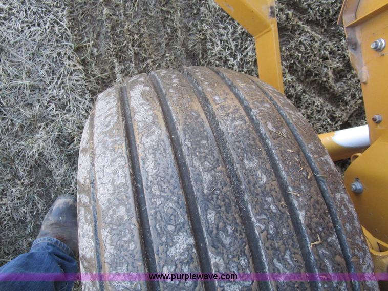 image for item D2309 1996 Vermeer 604L round baler