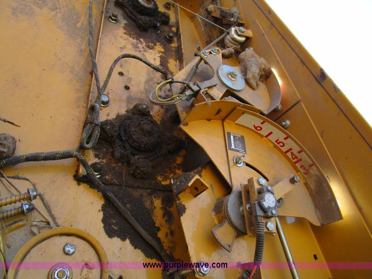 image for item D2309 1996 Vermeer 604L round baler