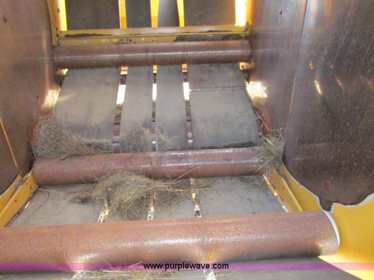 image for item D2309 1996 Vermeer 604L round baler