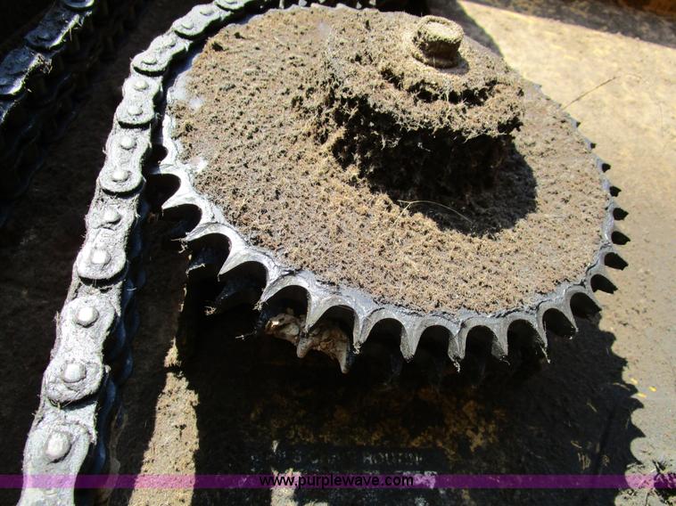 image for item D2309 1996 Vermeer 604L round baler