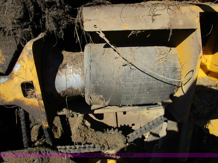 image for item D2309 1996 Vermeer 604L round baler