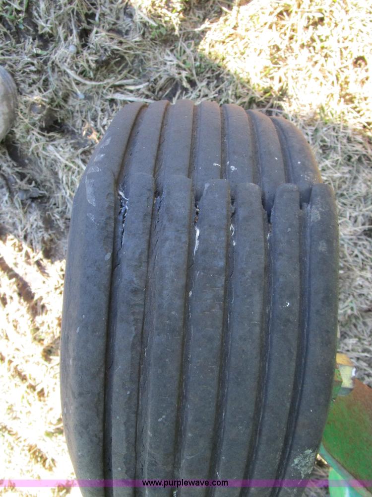 image for item D2311 1995 John Deere 535 round baler