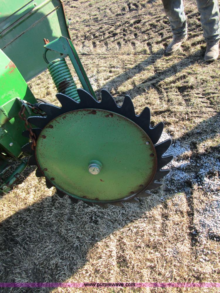 image for item D2311 1995 John Deere 535 round baler