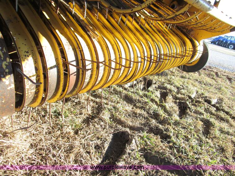 image for item D2312 1991 New Holland 650 round baler