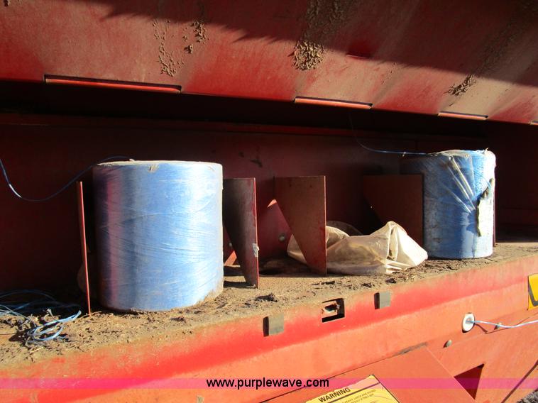 image for item D2312 1991 New Holland 650 round baler