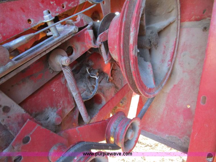 image for item D2312 1991 New Holland 650 round baler