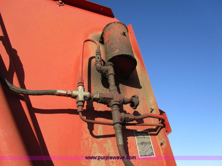 image for item D2312 1991 New Holland 650 round baler