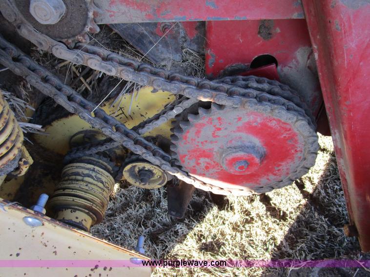 image for item D2312 1991 New Holland 650 round baler