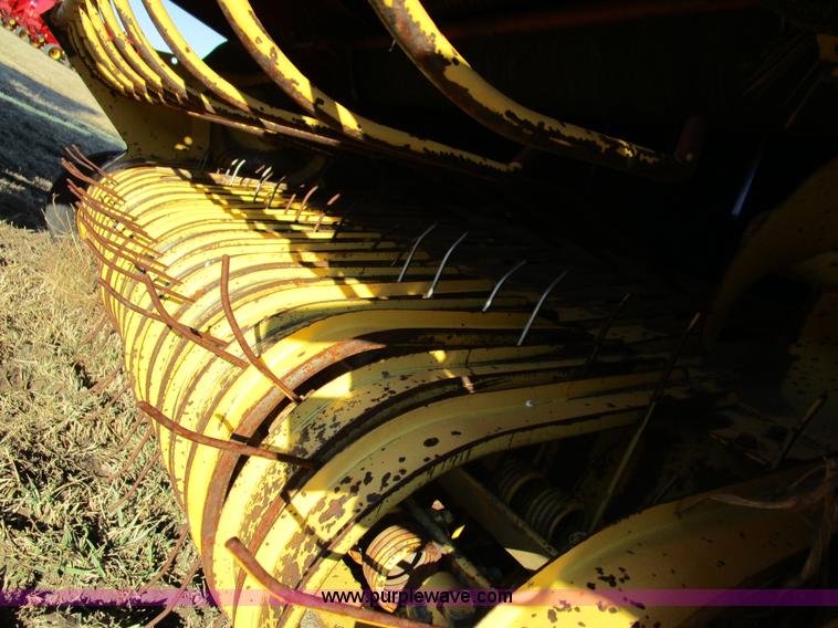 image for item D2312 1991 New Holland 650 round baler