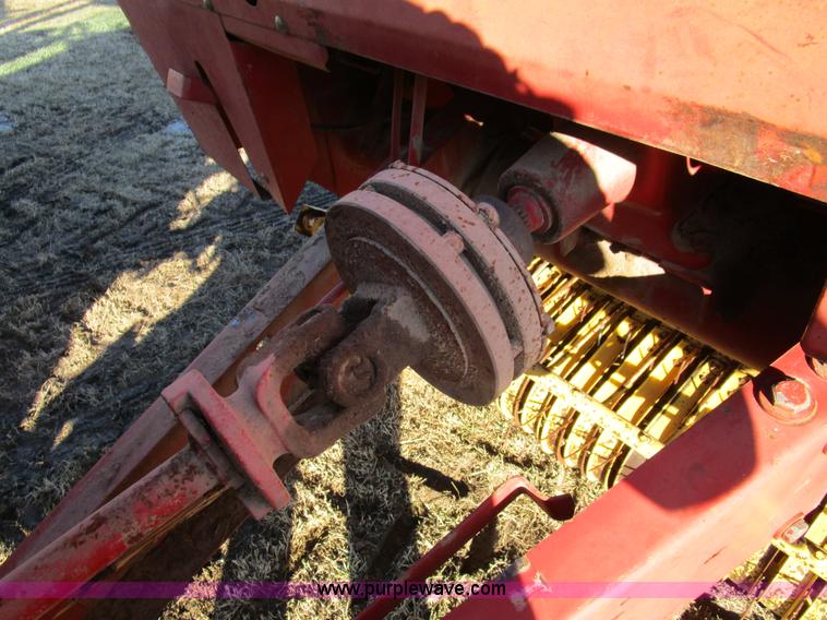 image for item D2312 1991 New Holland 650 round baler