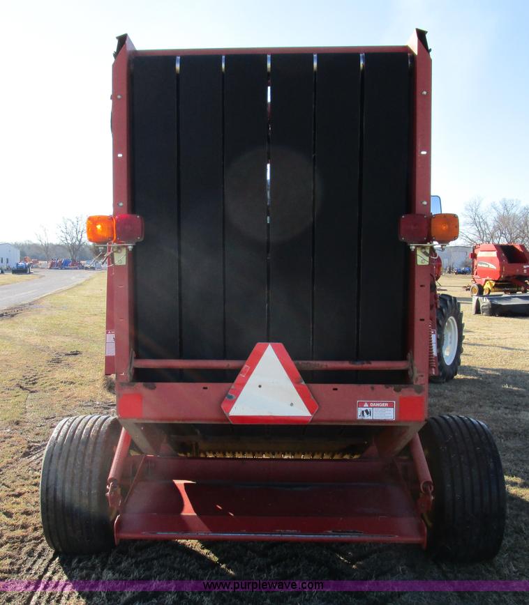 image for item D2313 1997 New Holland 644 round baler