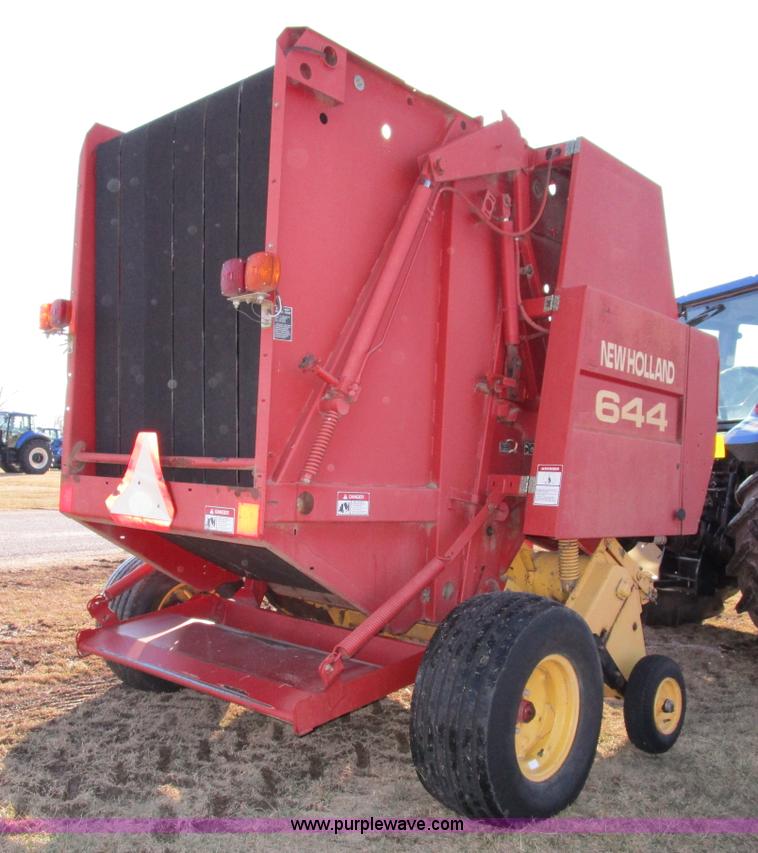 image for item D2313 1997 New Holland 644 round baler
