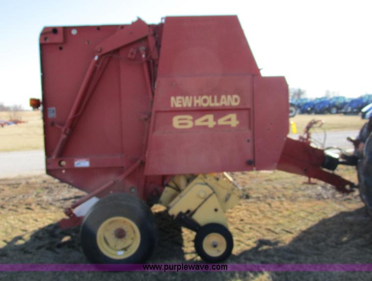 image for item D2313 1997 New Holland 644 round baler