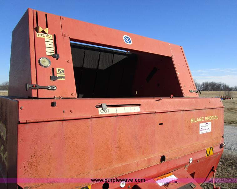 image for item D2313 1997 New Holland 644 round baler