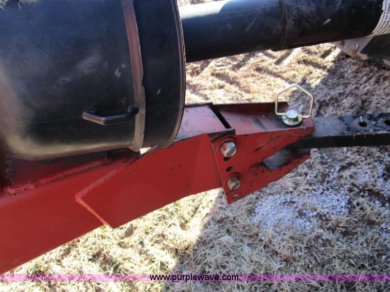 image for item D2313 1997 New Holland 644 round baler