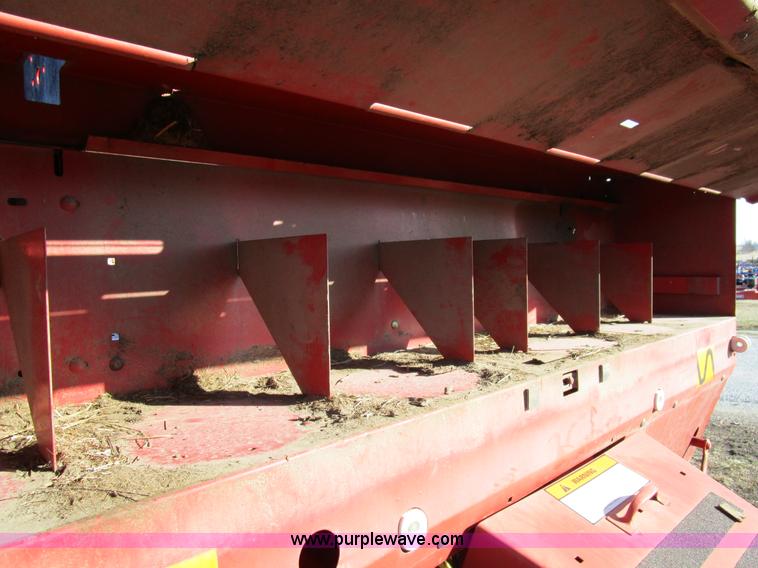 image for item D2313 1997 New Holland 644 round baler