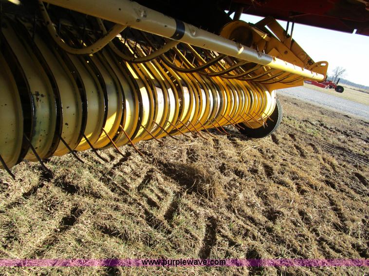 image for item D2313 1997 New Holland 644 round baler