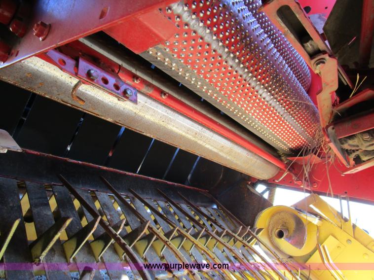 image for item D2313 1997 New Holland 644 round baler