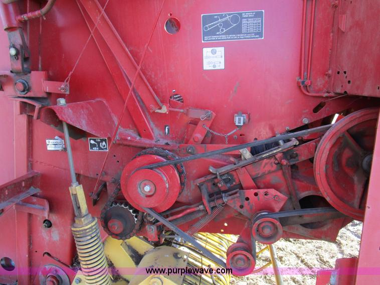image for item D2313 1997 New Holland 644 round baler