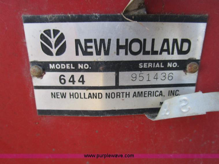 image for item D2313 1997 New Holland 644 round baler